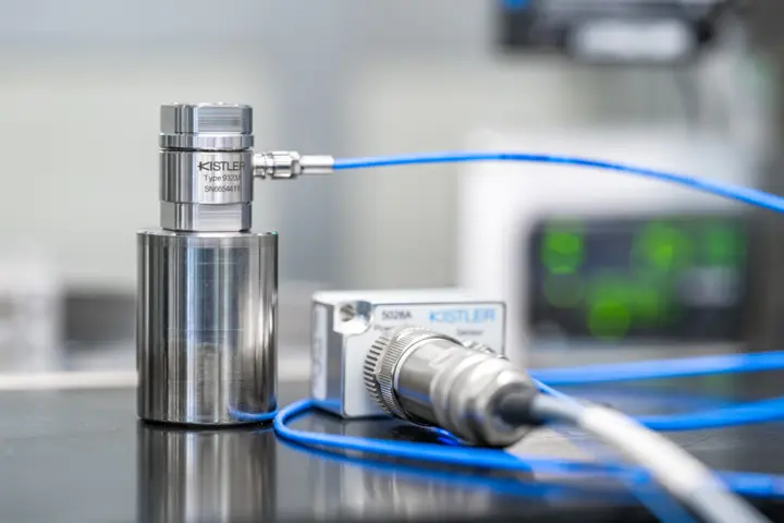 The 9395A piezoelectric force measuring chain with IO-Link The new 9395A piezoelectric force measuring chain with IO-Link is a plug-and-play solution for industrial manufacturing.