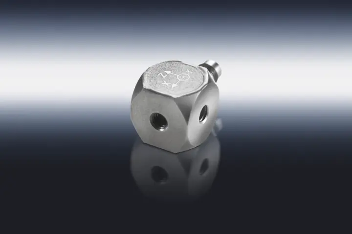 Accelerometer for vibration monitoring at high temperatures 