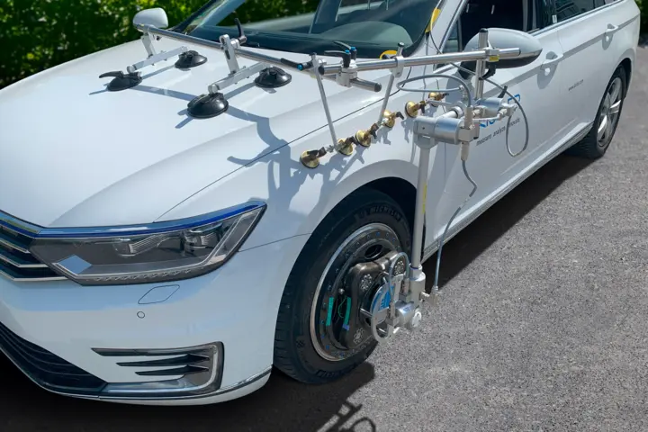 Vehicle dynamics control: wheel vector sensor measurements Vehicle dynamics control: The front wheel mounted wheel vector sensor provides precise measurement data across all scenarios.