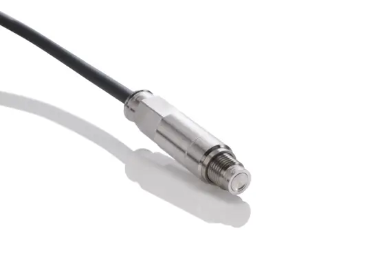 Cylinder pressure sensor for permanent control of large two-stroke engines with an extended overload range of up to 450 bar.